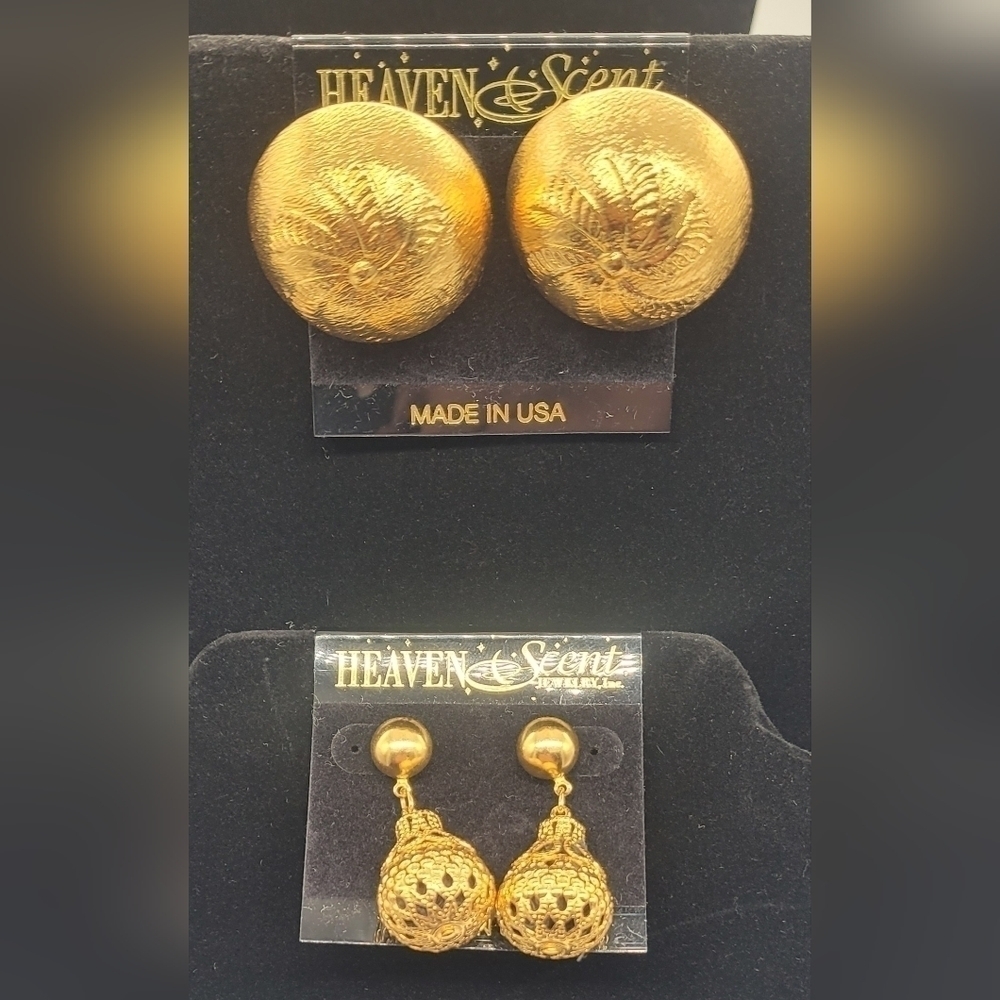 Heaven Scent Jewelry Collection 2 Pairs of Earrings (Gold Sphere)​​​